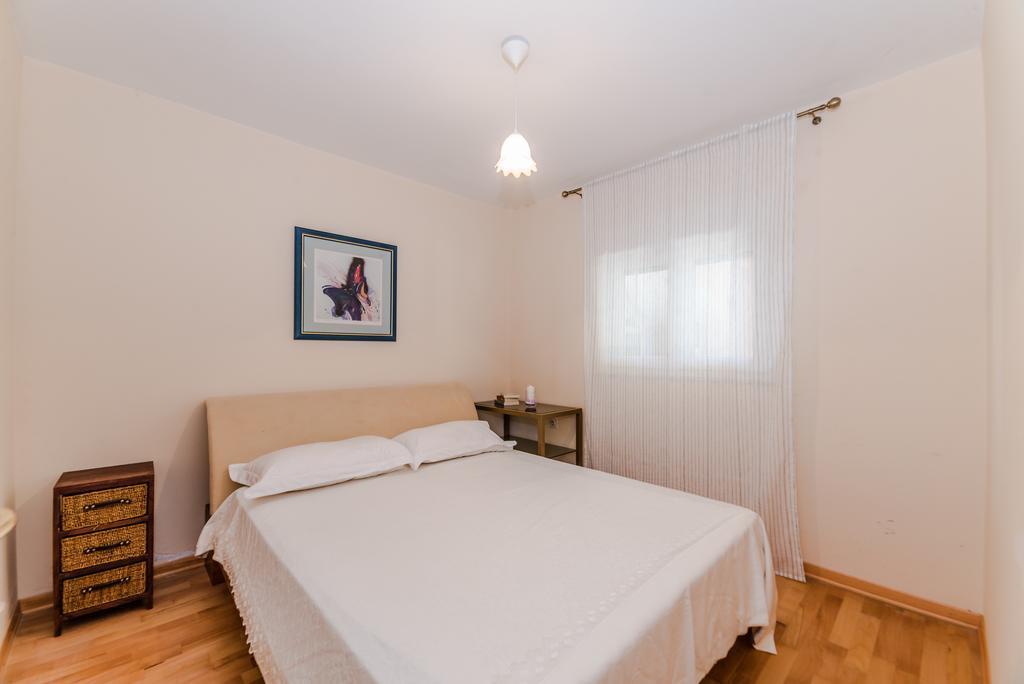 Paula Apartments Vir Exteriér fotografie