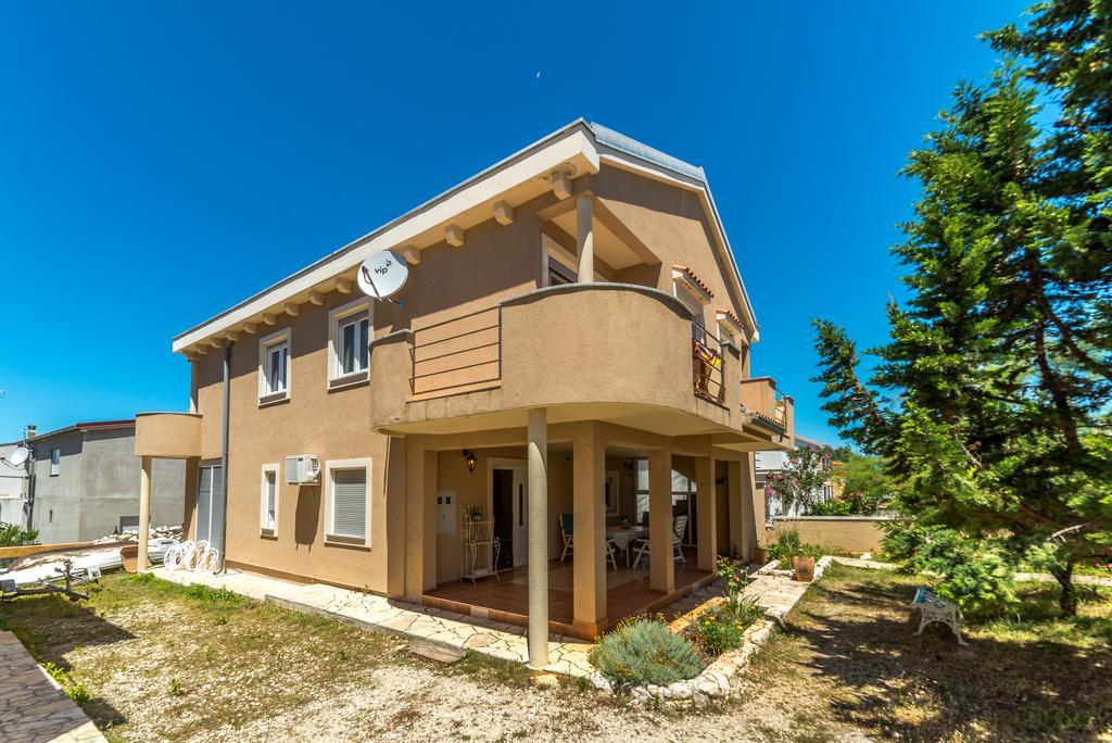 Paula Apartments Vir Exteriér fotografie